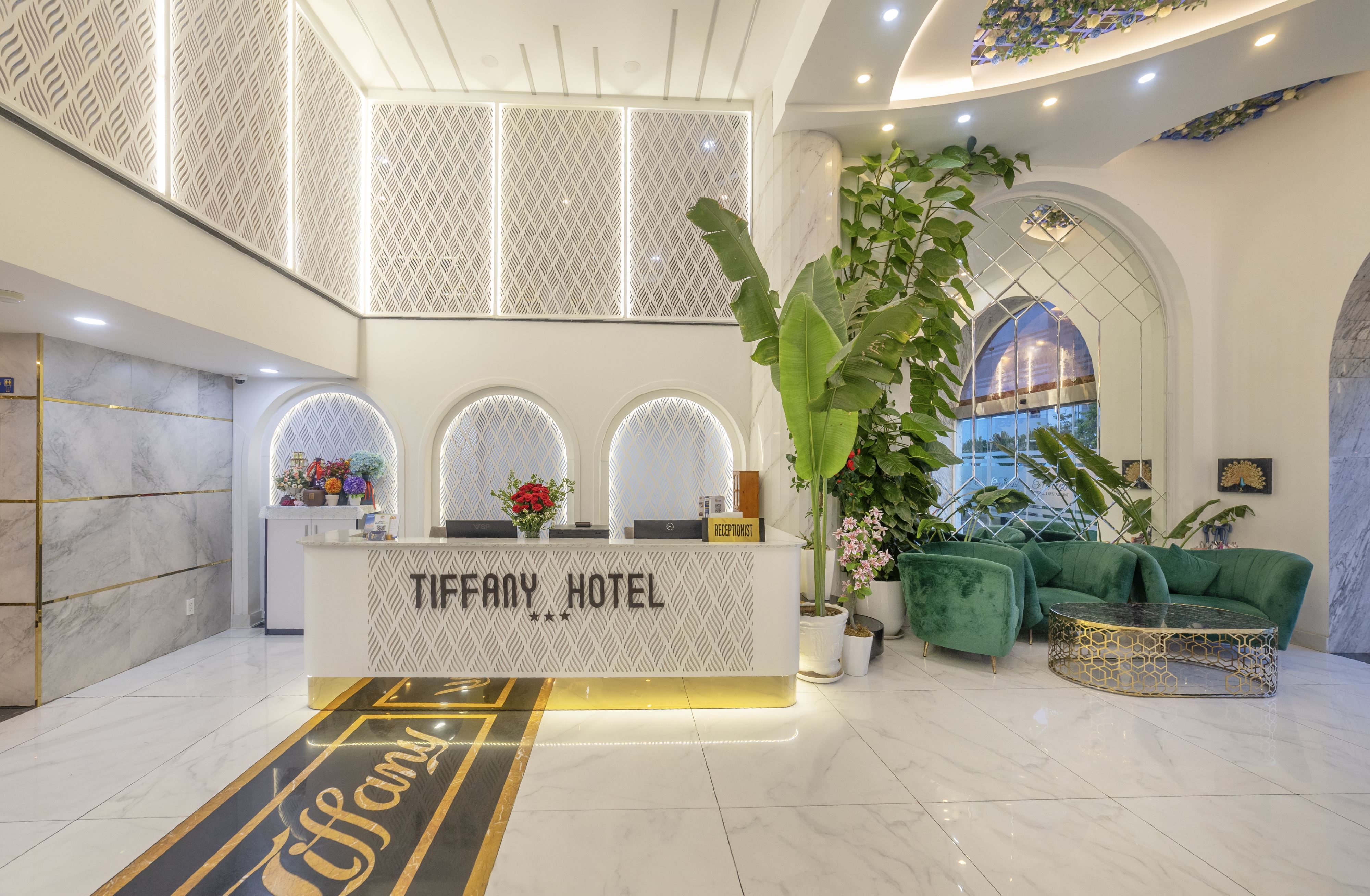 Đánh giá Khách sạn và Nhà hàng Tiffany: Vị trí, Dịch vụ & Món ăn 2