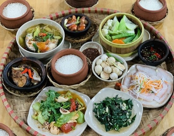 Đánh giá cơm niêu Cafe Vòng Xoay: Lạ nhưng mà quen