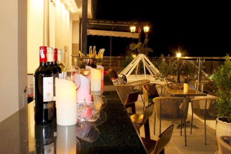 Đánh giá Emerald Ocean Hotel: Nơi dừng chân lý tưởng
