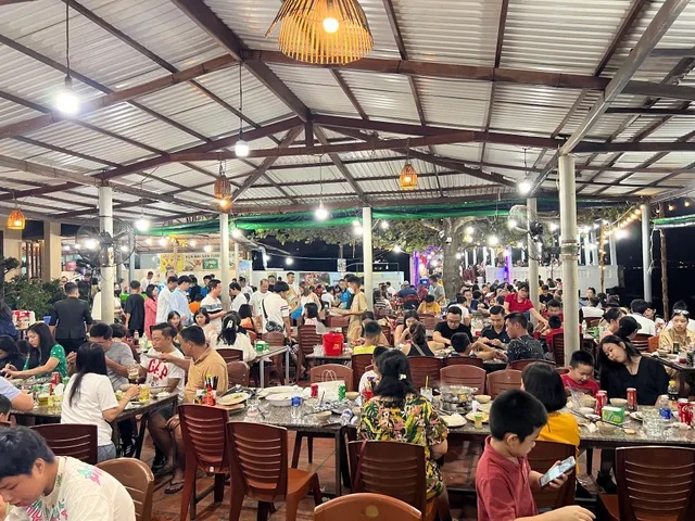 Đánh giá nhà hàng hải sản Bờ Kè 86: Vừa chill, vừa no