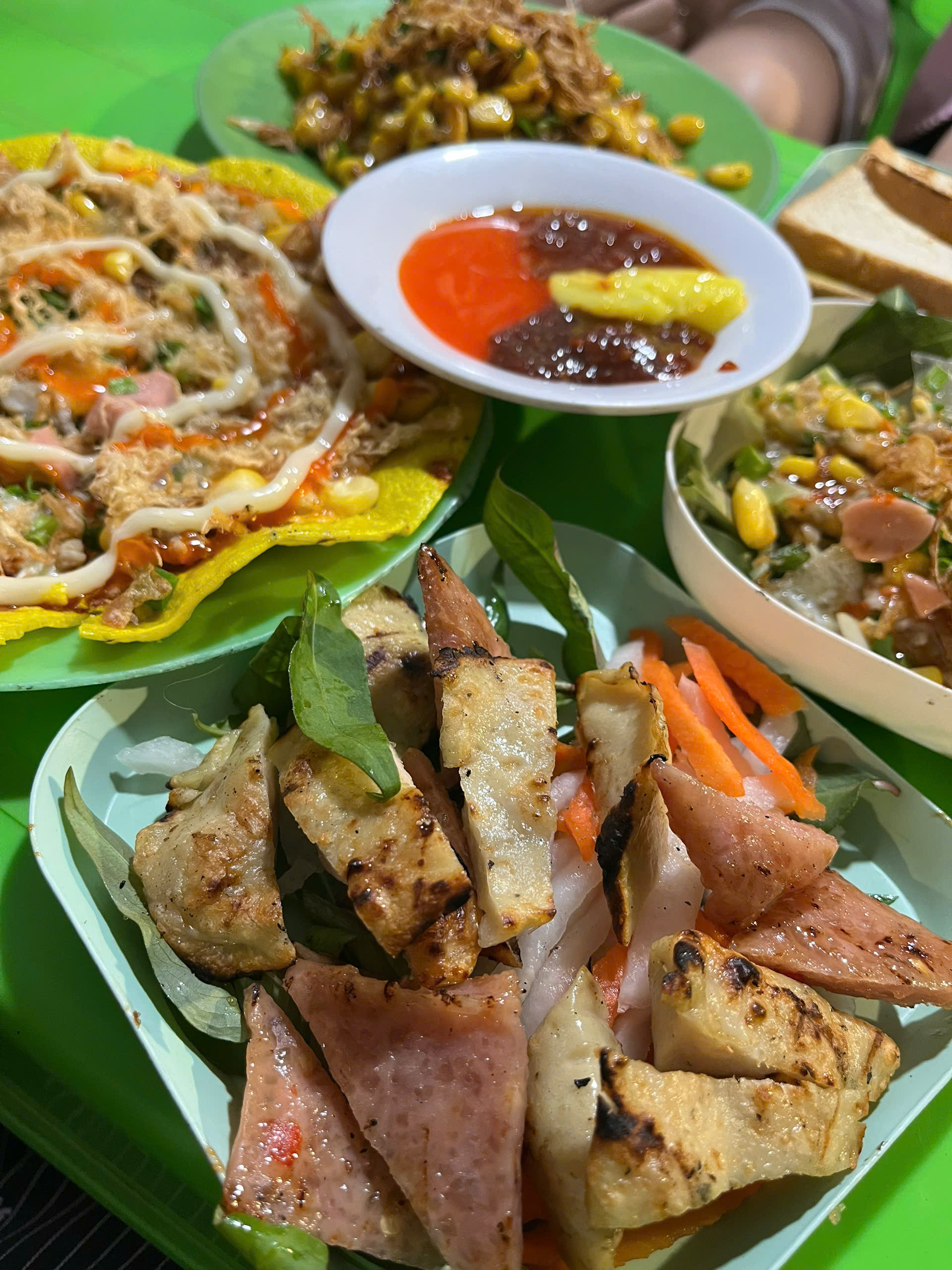 Đánh Giá Quán Bánh Tráng Nướng Cô Mười: Có Gì Mà Gây Nghiện? 3