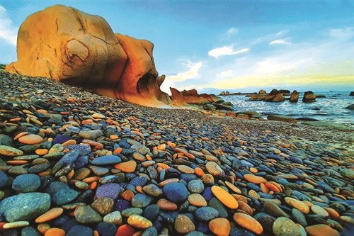 Đánh giá bãi biển Cổ Thạch &#8211; Có đá 7 màu, có chùa hang, có cả&#8230; rêu thần kỳ