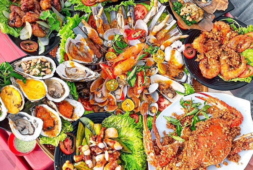 Đánh giá bãi biển Hòn Rơm: Có đáng để bạn “xách ba lô lên và đi”?