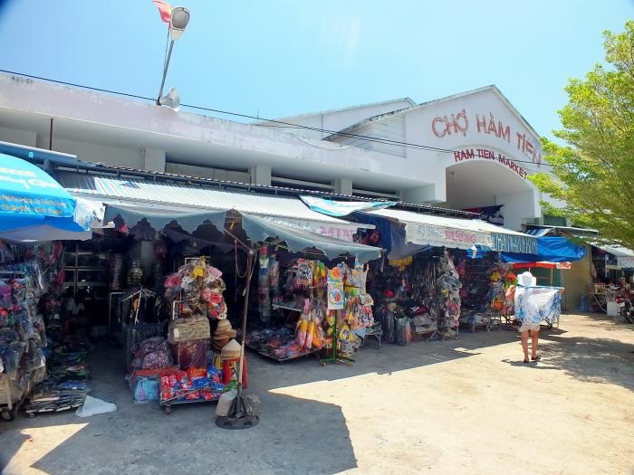 Đánh giá chợ Hàm Tiến &#8211; Hải sản tươi, đồ ăn ngon, giá không “Chém”