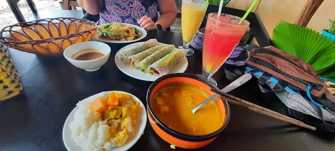 Đánh giá quán chay YoYo Vegetarian Food: Nơi yên lành cho vị giác, tâm hồn