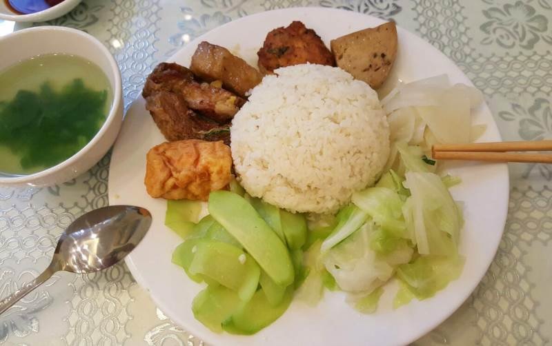 Đánh giá quán cơm chay Hoa: Ăn một lần là nhớ, là mê