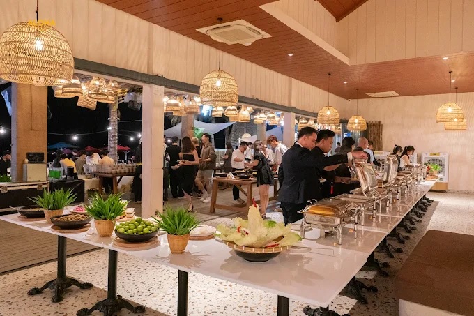 Đánh giá quán Aloha Beach Club &#8211; Kết hợp giữa biển xanh, món ngon và phong cách