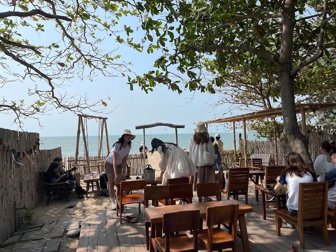 Đánh giá quán Cafe Mơ Hoang – Góc Chill Xanh Mát Giữa Lòng Phố Biển