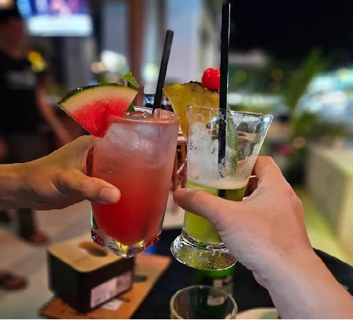 Đánh giá quán Hải Tặc Mũi Né (Muine Pirate Restaurant & Live Music Bar) – Món Ngon, Nhạc Sống Cháy Hết Mình