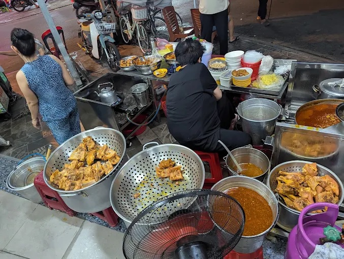 Đánh giá quán Mì Quảng Vịt 129 -Quán nhỏ ven đường nhưng hương vị tuổi thơ