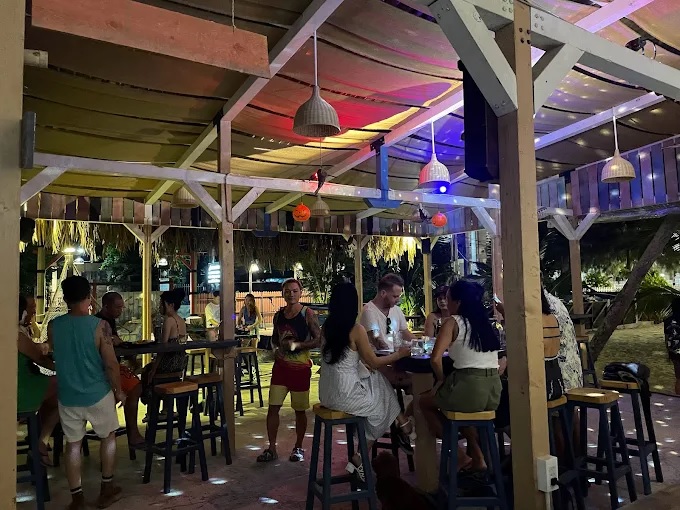 Đánh giá quán NEMO Beach Bar – Một chiều ở EMO Beach Bar có gì?