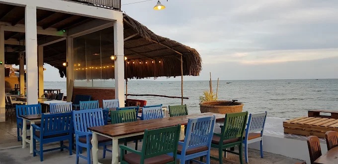 Đánh giá quán Nirvana Beach Club – View biển chill, cocktail chất, không gian đẹp miễn chê