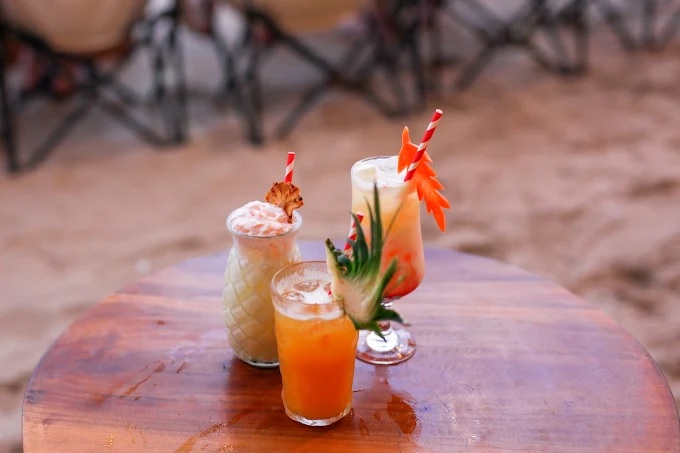 Đánh giá quán Pineapple Mũi Né – Chill từ bờ cát tới ly cocktail, đáng đi hay chỉ đẹp trên ảnh?