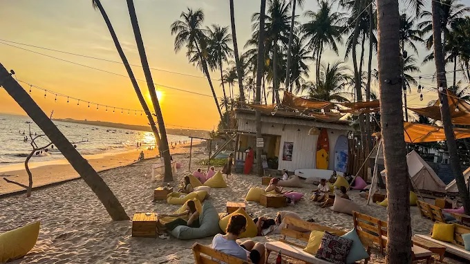 Đánh giá quán Pineapple Mũi Né – Chill từ bờ cát tới ly cocktail, đáng đi hay chỉ đẹp trên ảnh?