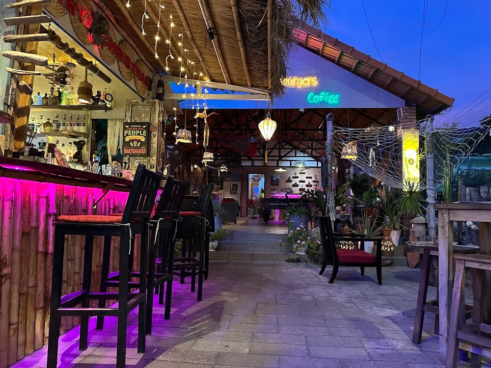 10+ Quán Bar Phan Thiết Sôi Động Nhất 2025