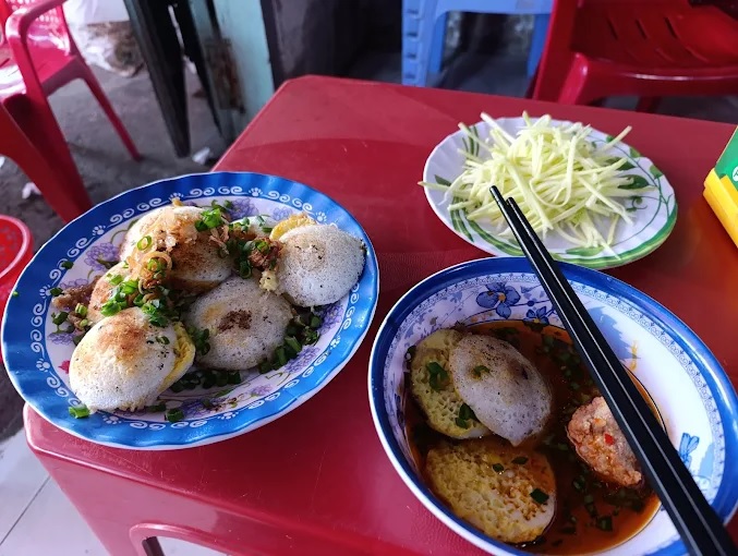 Đánh Giá Quán Bánh Căn Cô Chín 223 – Có Gì Hấp Dẫn?