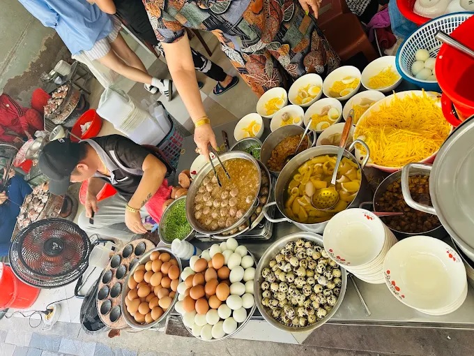 Đánh Giá Quán Bánh Căn Lân Nguyệt – Địa Chỉ Ăn Ngon Không Thể Bỏ Qua Khi Đến Phan Thiết