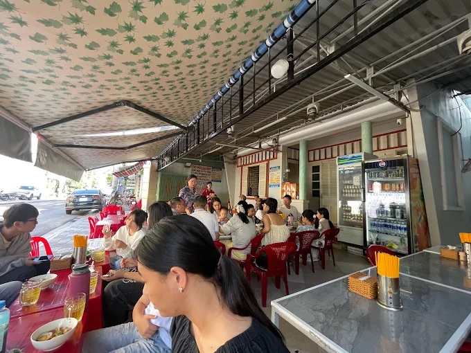 Đánh Giá Quán Bánh Căn Lân Nguyệt – Địa Chỉ Ăn Ngon Không Thể Bỏ Qua Khi Đến Phan Thiết