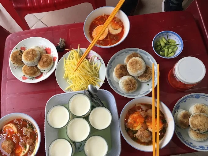Đánh Giá Quán Bánh Căn Lân Nguyệt – Địa Chỉ Ăn Ngon Không Thể Bỏ Qua Khi Đến Phan Thiết