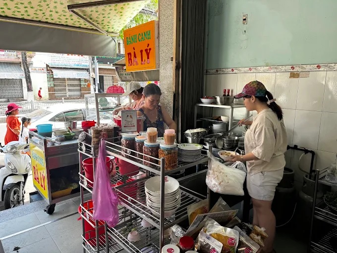 Đánh Giá Quán Bánh canh Bà Lý – Địa Chỉ Ăn Ngon Giá Bình Dân Cho Du Khách