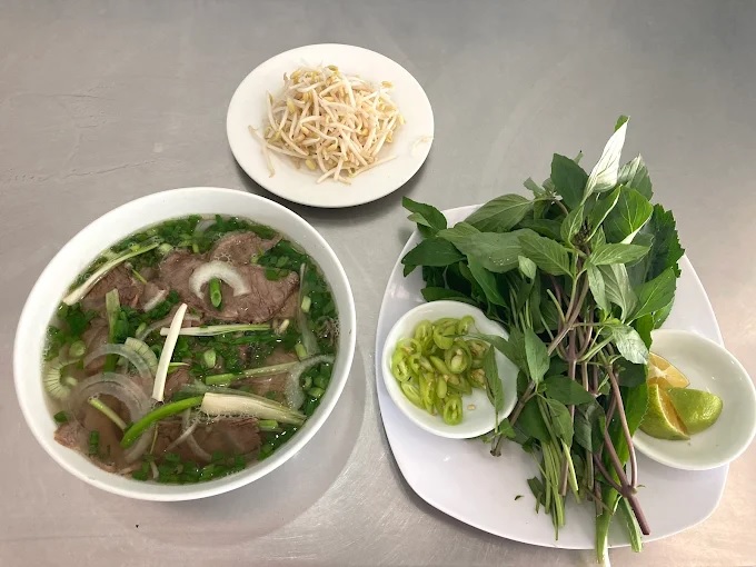 Đánh Giá Quán Phở Cây Dù - Hương Vị Phở Truyền Thống Giữa Lòng Phan Thiết 4